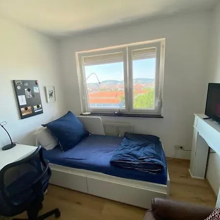 Auf Einen Blick - Gemutliches Zimmer In Der Geteilten Eines Freundlichen Paares *